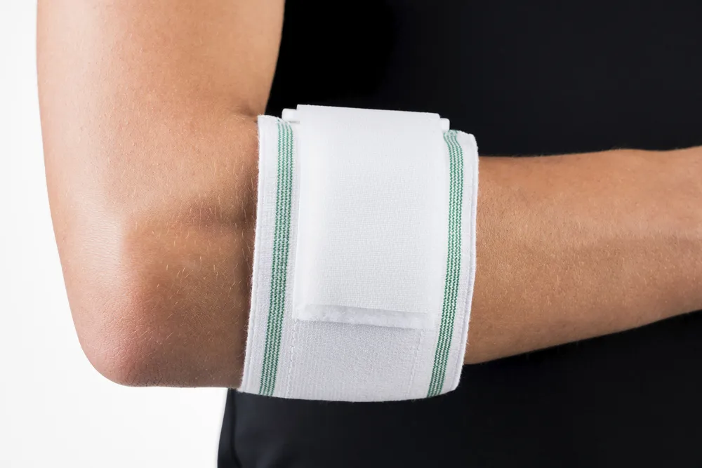 Brazalete antiepicondilitis con almohadilla rígida